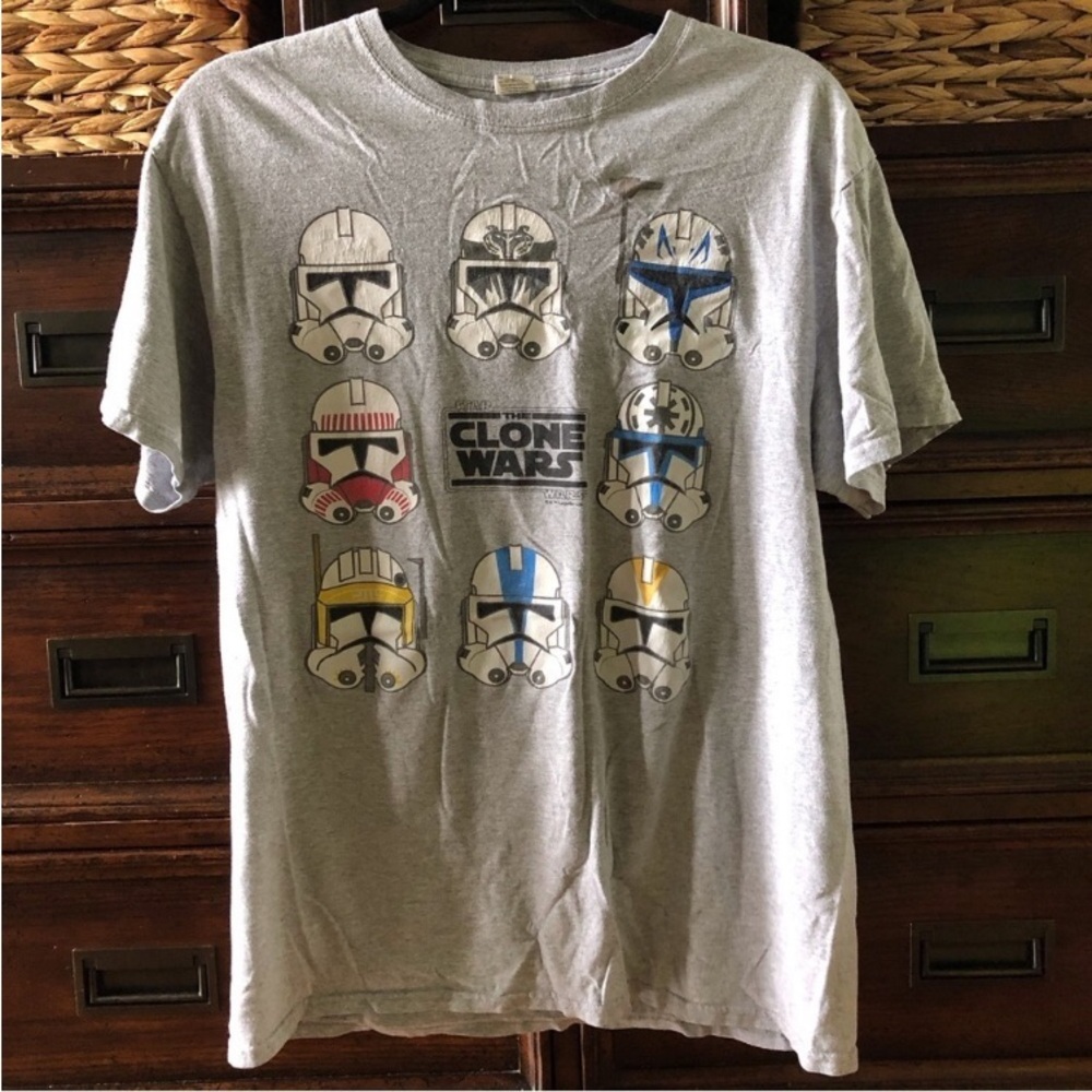 Star Wars The Clone Wars Gray short sleeve graphic tee in size M